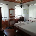 Kispet Marti Boutique